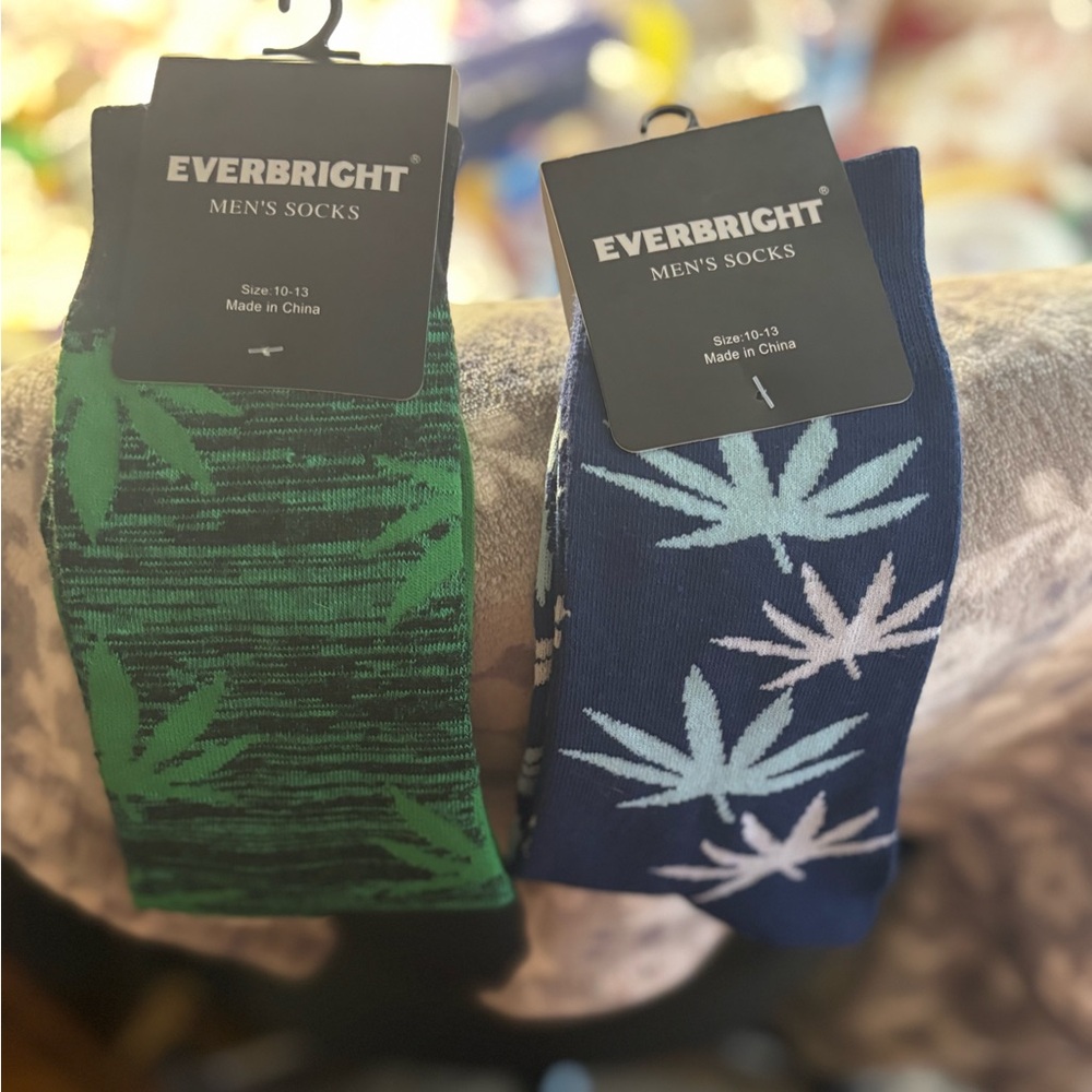 Men's Fun Leaf Socks in Green or Blue